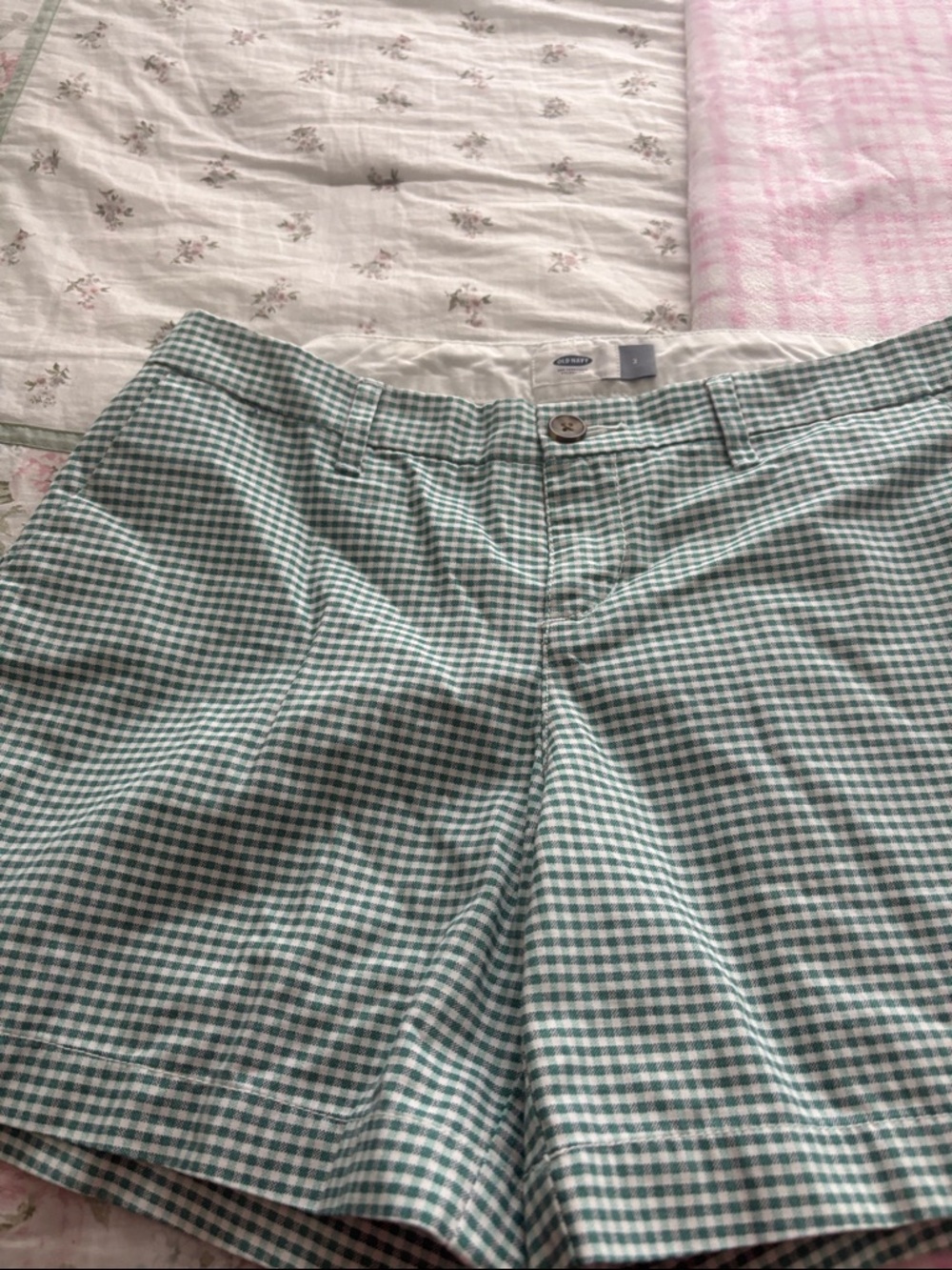 Old Navy Green and White Gingham Shorts - Size 2